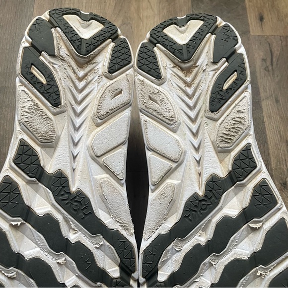 Hoka Clifton 8 Gray Running Shoes
Men's Size 11.5 D - Picture 16 of 16